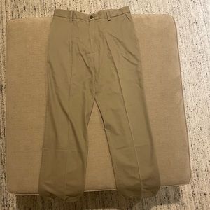 Khaki Dockers Pants - Straight Fit 
Size: 32 W x 32 L